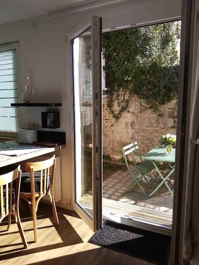 Le Duclos, Appartement Rez-De-Jardin Dinan Centre Apartment