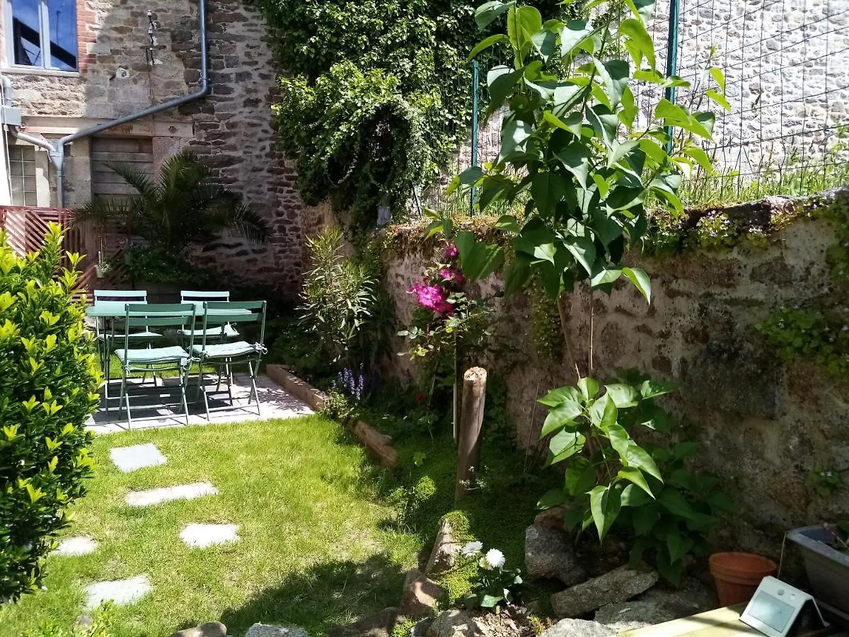 Le Duclos, Appartement Rez-De-Jardin Dinan Centre 0*,