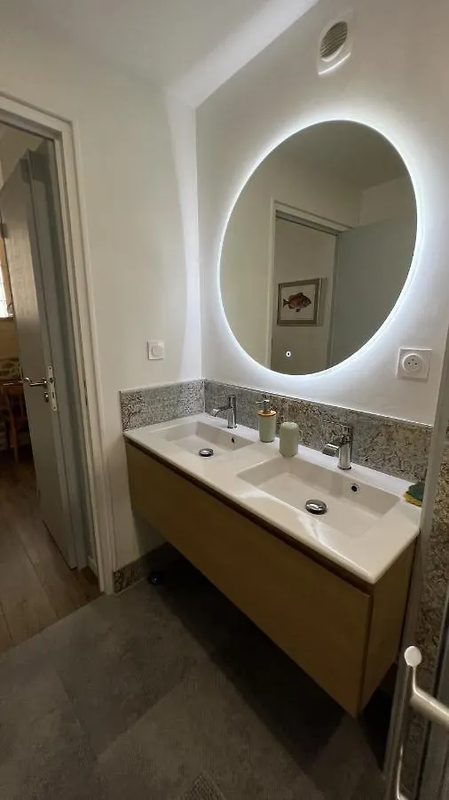 Le Duclos, Appartement Rez-De-Jardin Dinan Centre 0*,  France