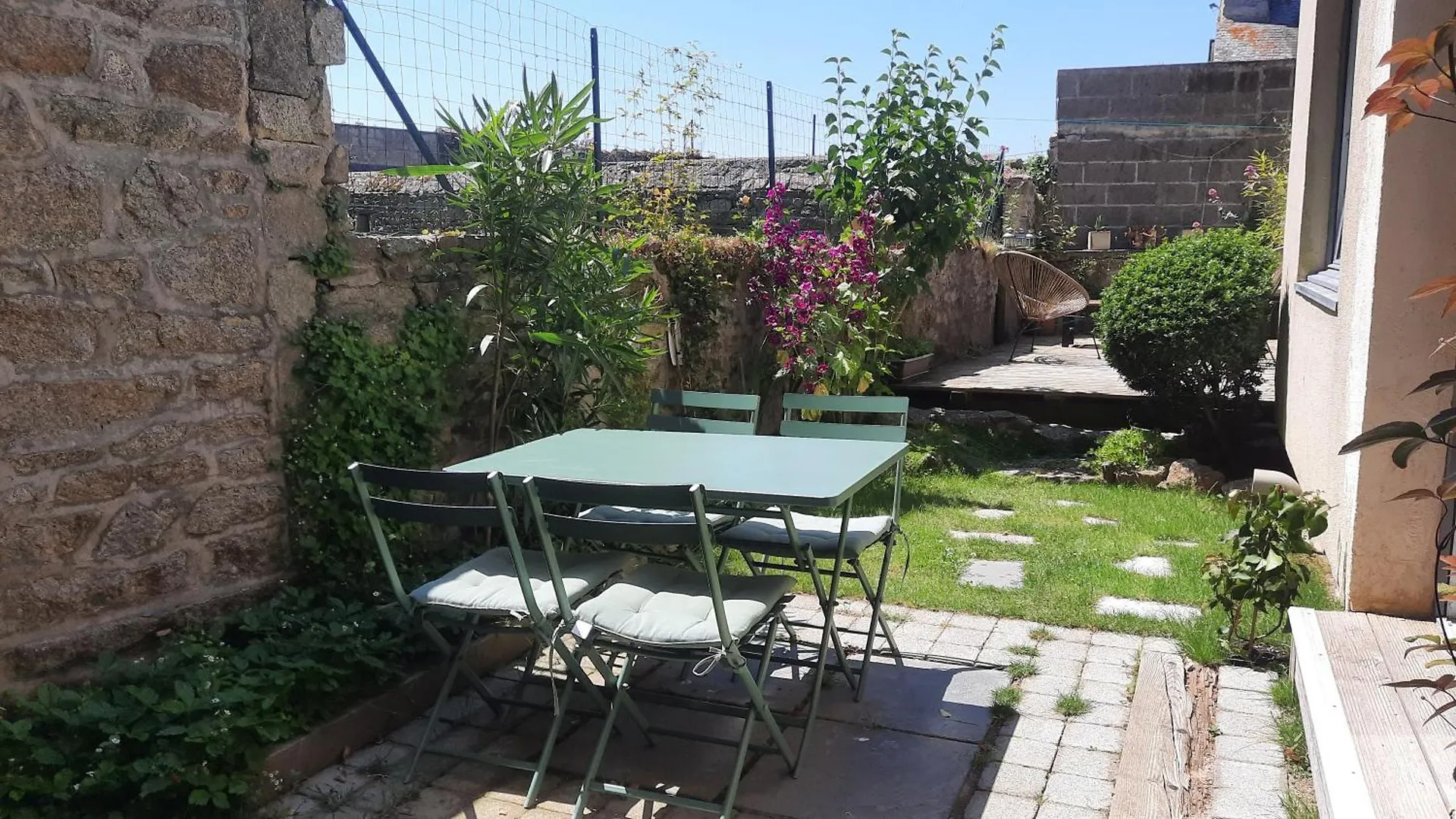 Le Duclos, Appartement Rez-De-Jardin Dinan Centre 0*,  France